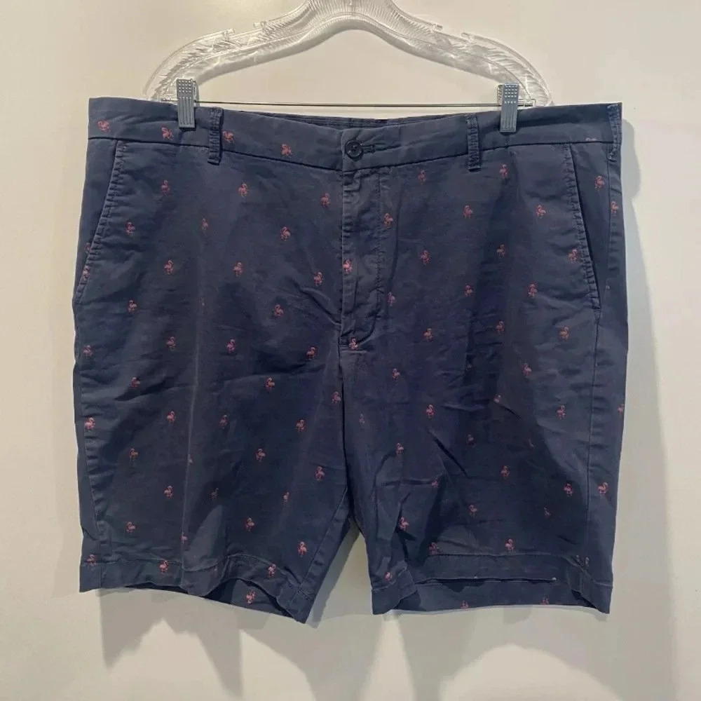 Izod Saltwater Stretch Mens Navy Pink Flamingo Embroidered Chino Shorts 42 9.5